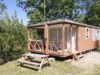 Entrée principale de la maison en bois typique
