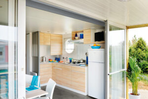 Cuisine moderne et confortable dans un mobil home