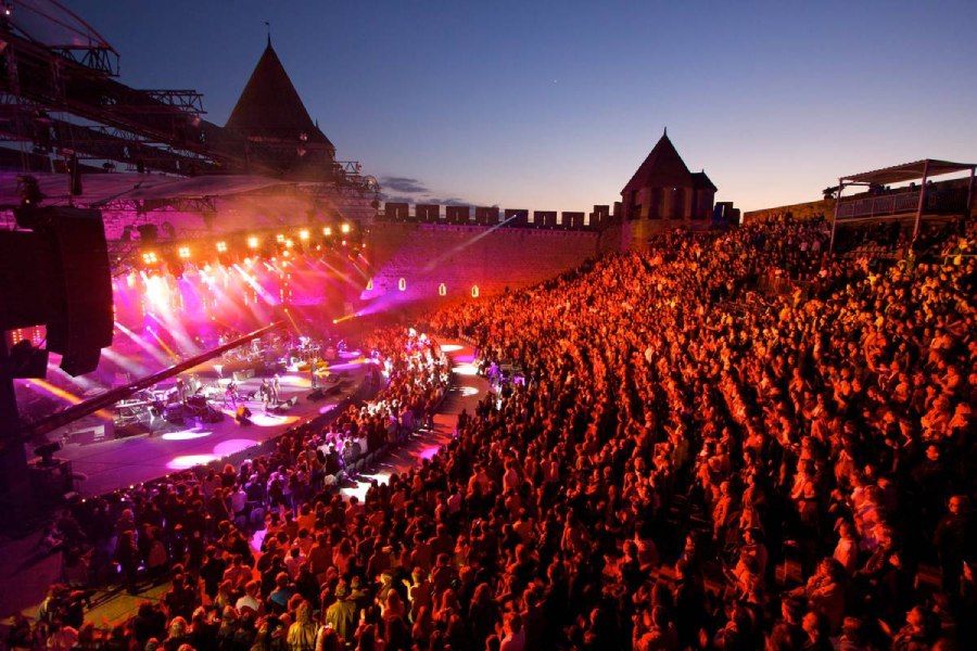 Concert nocturne illuminé au château médiéval de Carcassonne