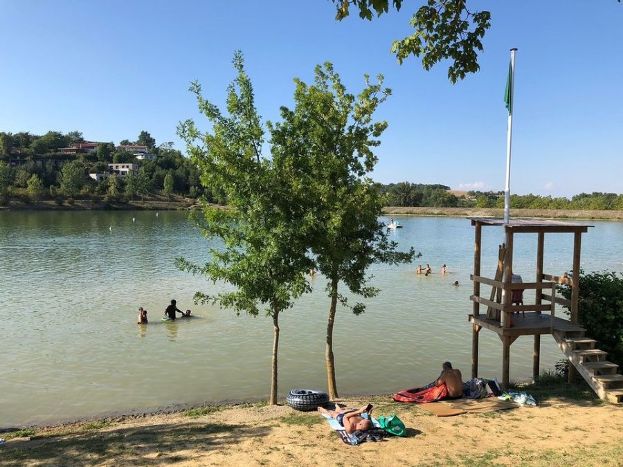 plage lac camping proche de Toulouse