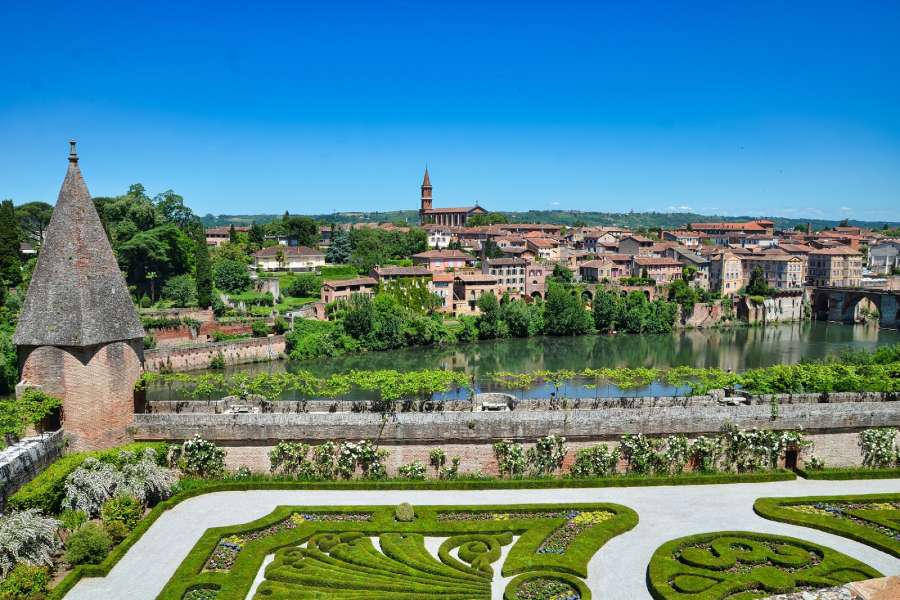 Vue panoramique sur Albi et jardin du palais albi